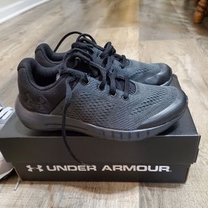 NEW Boys 2y Under Armour shoes